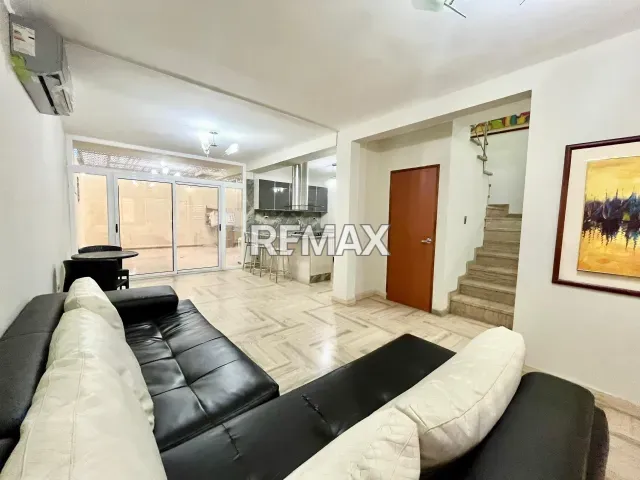 Elegante TownHouse amueblado de 3 habitaciones en alquiler, Punto Fijo, 200 m² - Foto 1