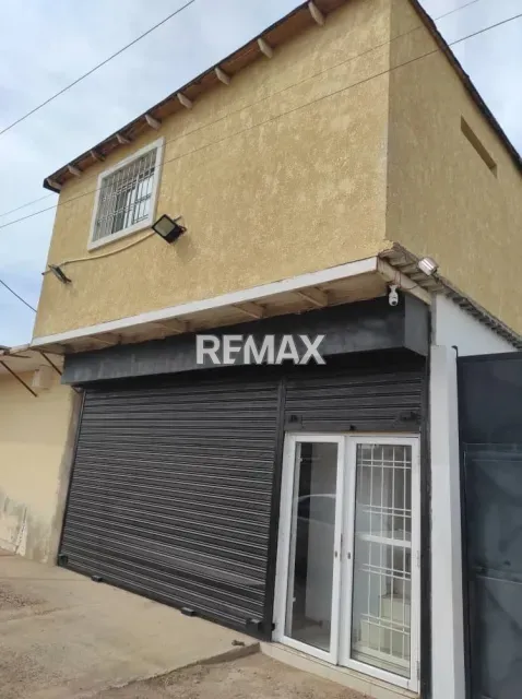 Local comercial de 120 m² en venta con oficina y 4 estacionamientos en Punto Fijo - Foto 1