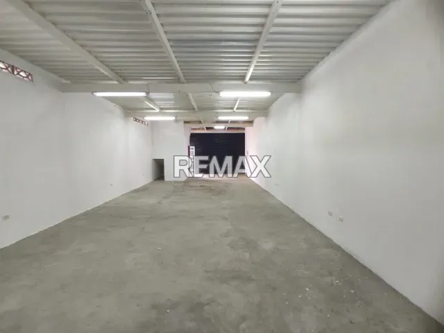 Local comercial de 120 m² en venta con oficina y 4 estacionamientos en Punto Fijo - Foto 2
