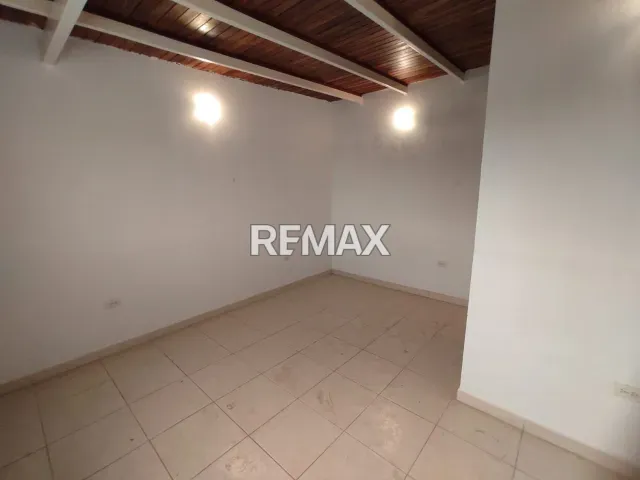 Local comercial de 120 m² en venta con oficina y 4 estacionamientos en Punto Fijo - Foto 5