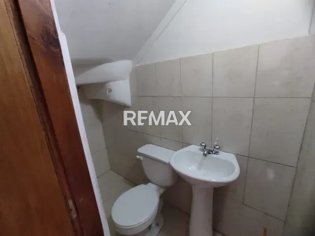 Local comercial de 120 m² en alquiler con oficina y 4 puestos de estacionamiento - Foto 8