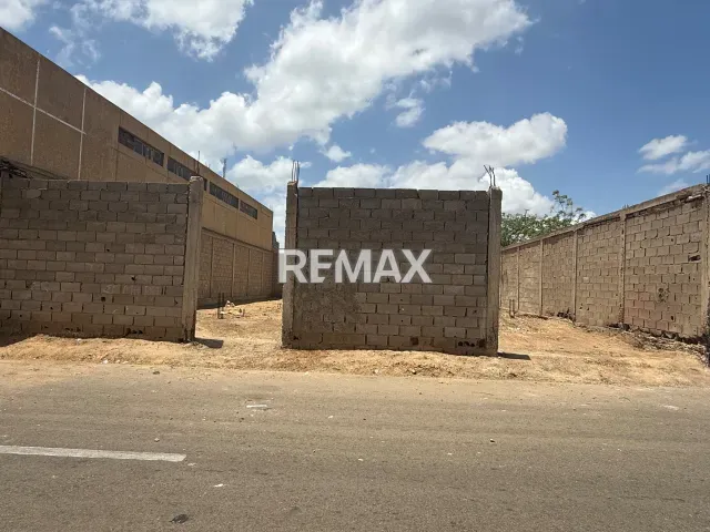 Terreno de 315 m² en venta con cerramiento perimetral en Santa Irene, Punto Fijo - Foto 2
