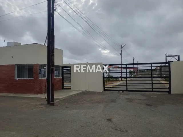Casa en venta de 3 hab. y 3 baños con tanque subterráneo en Los Taques, Falcón - Foto 1