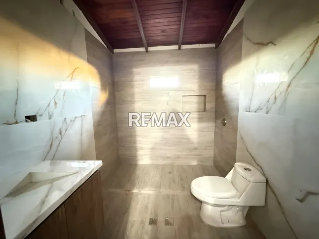 Elegante TownHouse de 3 hab. y piscina en venta, zona exclusiva de Punto Fijo - Foto 4