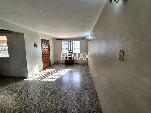 Casa de 4 habitaciones con cocina moderna y estacionamiento en venta, Punto Fijo - Foto 4