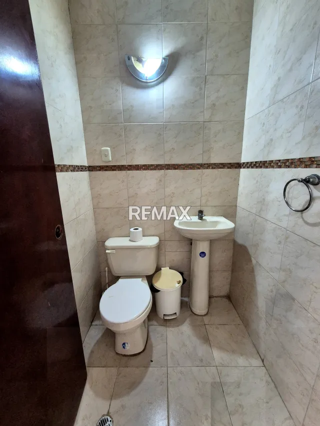 Casa de 4 habitaciones con cocina moderna y estacionamiento en venta, Punto Fijo - Foto 5