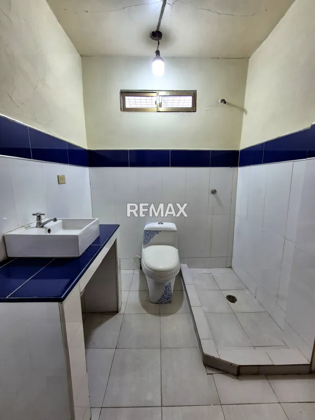 Casa de 4 habitaciones con cocina moderna y estacionamiento en venta, Punto Fijo - Foto 6