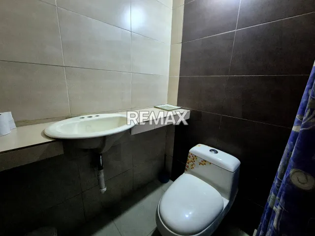 Casa de 4 habitaciones con cocina moderna y estacionamiento en venta, Punto Fijo - Foto 9