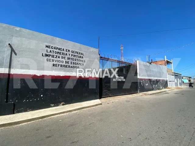 Amplio local industrial de 400 m² con oficinas en alquiler, centro de Punto Fijo - Foto 1