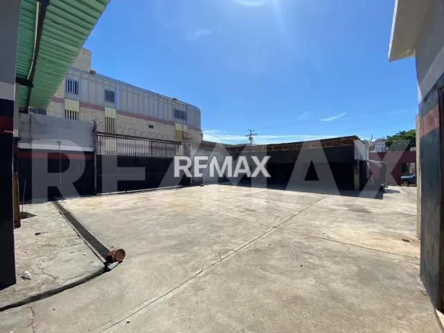 Amplio local industrial de 400 m² con oficinas en alquiler, centro de Punto Fijo - Foto 4