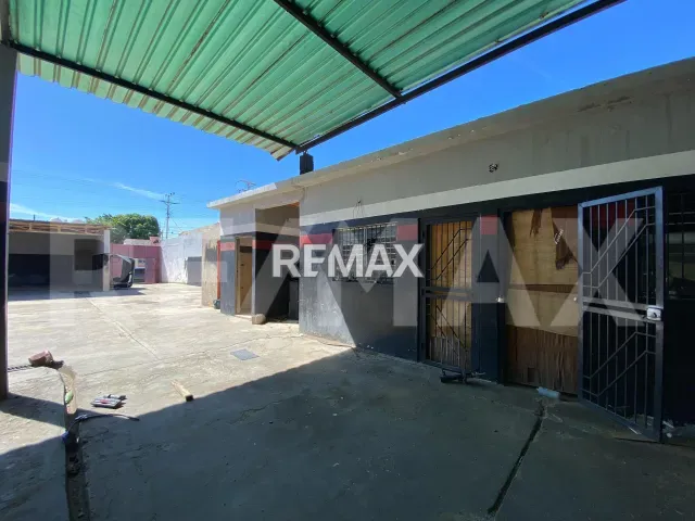 Amplio local industrial de 400 m² con oficinas en alquiler, centro de Punto Fijo - Foto 5