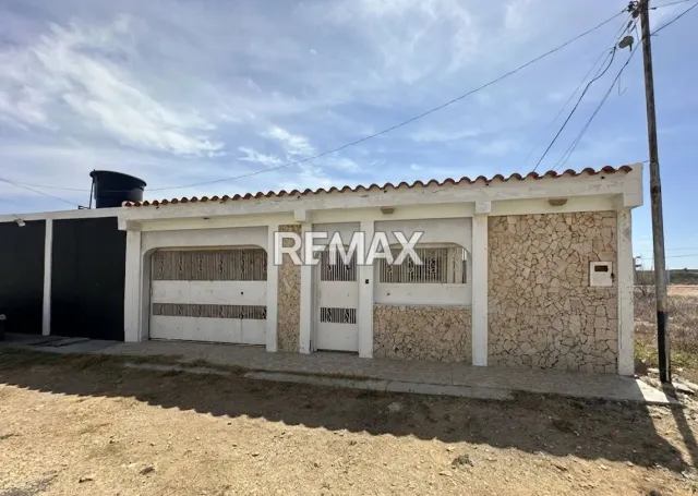 En Venta Casa o TownHouse Santa Irene, Punto Fijo, Carirubana, Falcón, 4102, VEN - Foto 2