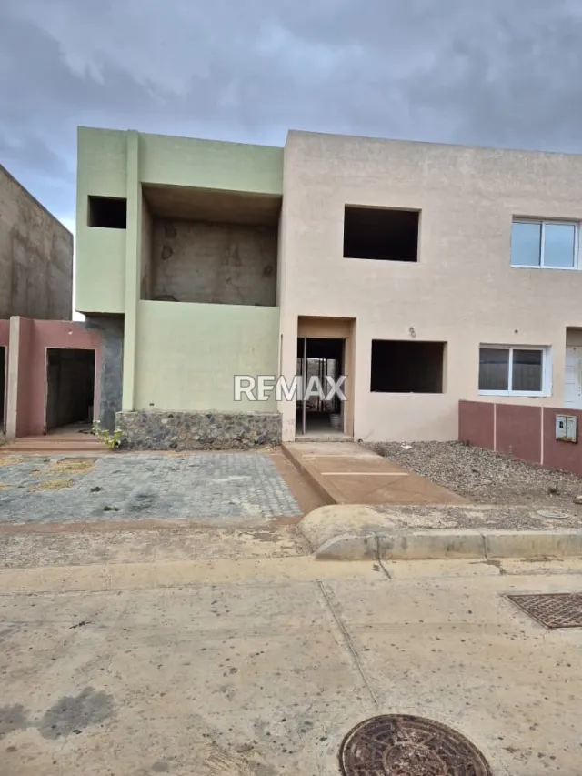 En Venta Casa o TownHouse Puerta Maraven Urb Los Altos, Punto Fijo, Carirubana, Falcón, VEN - Foto 1