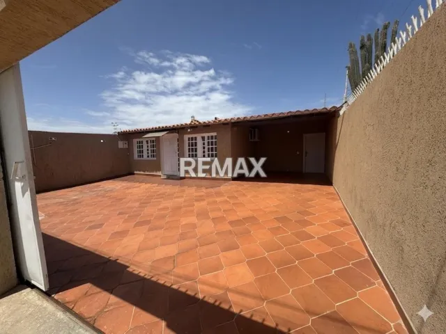 En Venta Casa o TownHouse Puerta Maraven Conjunto Resdencial Don Rafael, Punto Fijo, Carirubana, Falcón, VEN - Foto 1