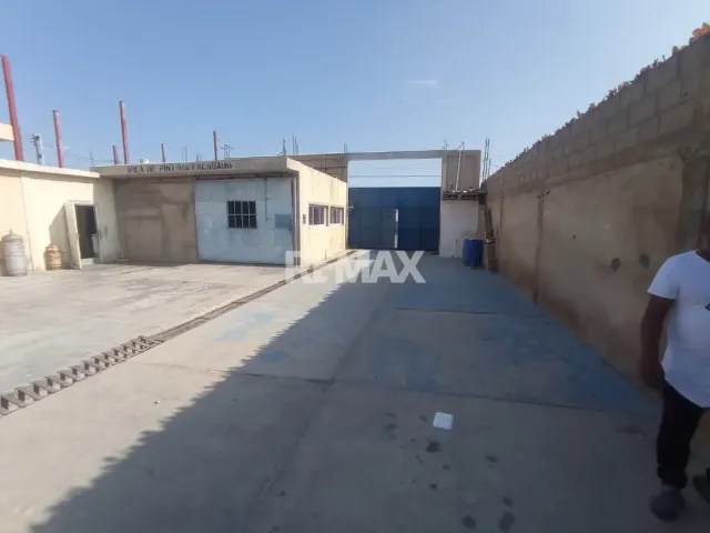 En Venta Local Industrial y Galpón Sector Las Margaritas - Foto 4