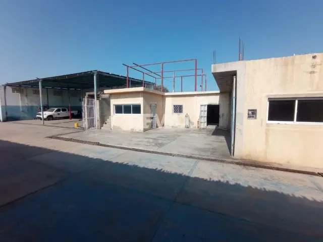 En Venta Local Industrial y Galpón Sector Las Margaritas - Foto 6