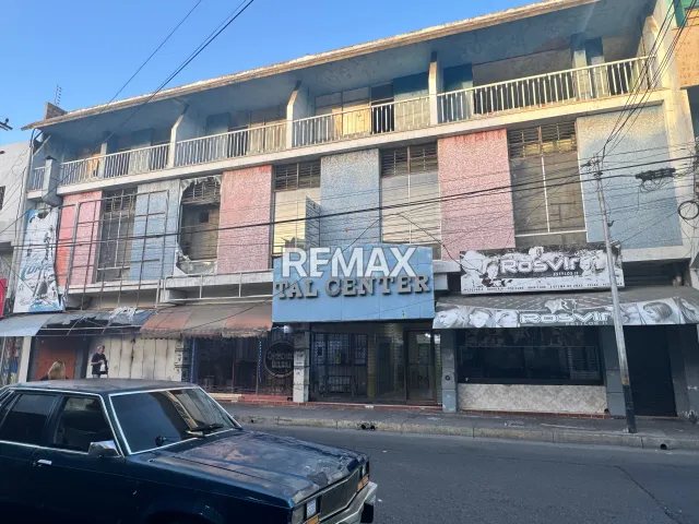 En Venta Edificio Av. Ecuador esquina Garcés, Punto Fijo, Carirubana, Falcón, VEN - Foto 1