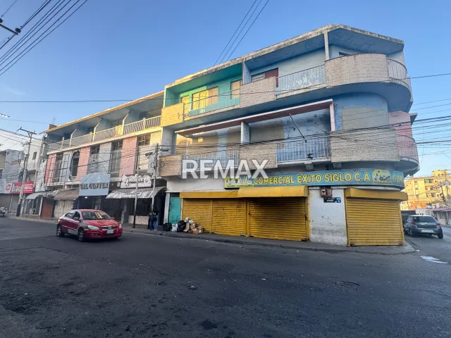 En Venta Edificio Av. Ecuador esquina Garcés, Punto Fijo, Carirubana, Falcón, VEN - Foto 2