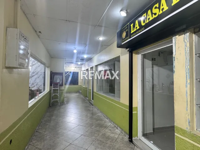 En Venta Edificio Av. Ecuador esquina Garcés, Punto Fijo, Carirubana, Falcón, VEN - Foto 3