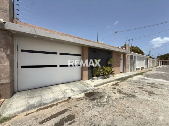 En Venta Casa o TownHouse Puerta Maraven, Cardón, Carirubana, Falcón, VEN - Foto 3
