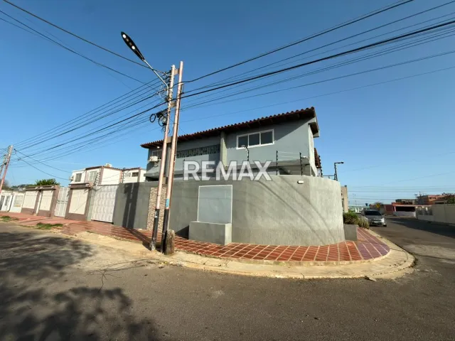En Venta Casa o TownHouse Urbanizacion Judibana, Los Taques, Falcón, VEN - Foto 3