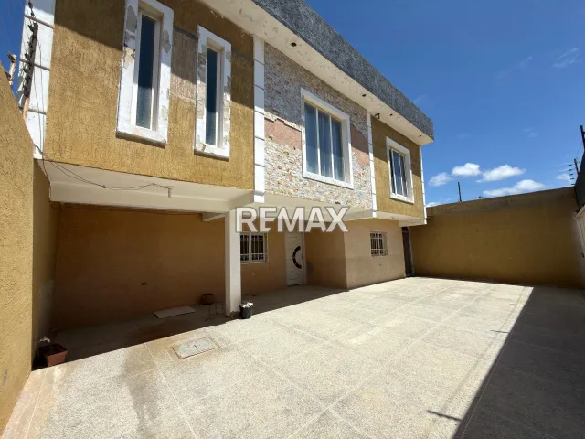 En Venta Casa o TownHouse Puerta Maraven, Cardón, Carirubana, Falcón, VEN - Foto 1