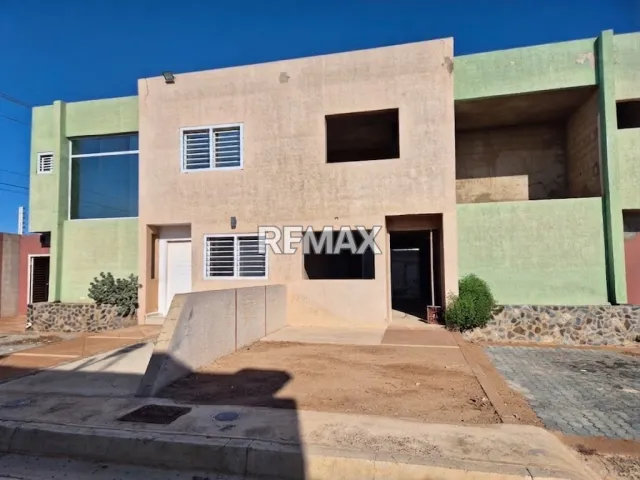 En Venta Casa o TownHouse Conjunto Residencial Los Altos, Punto Fijo, Carirubana, Falcón, VEN - Foto 1