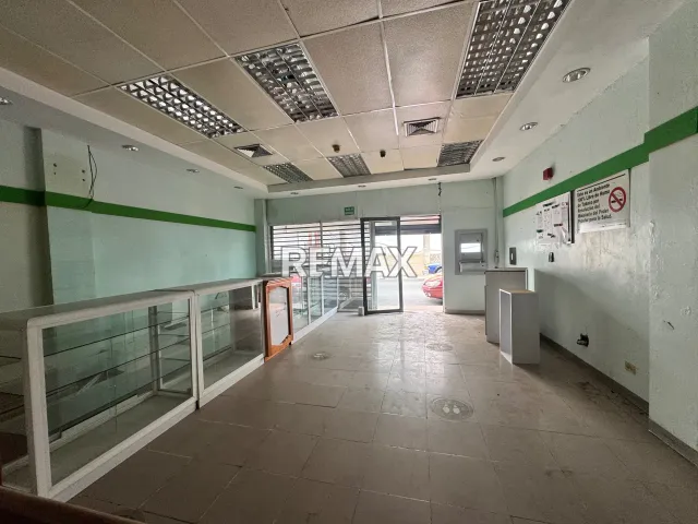 Local Comercial en Alquiler - Foto 1