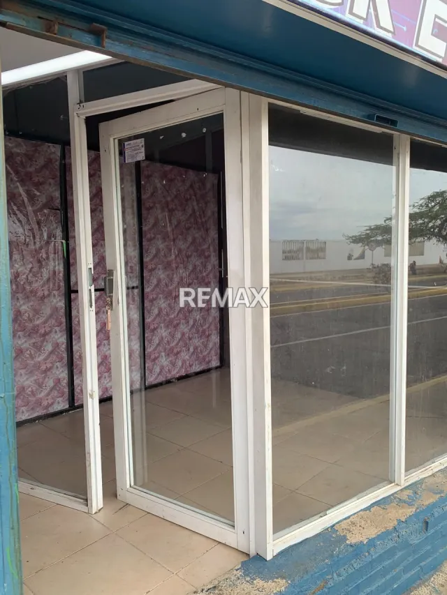 Local comercial a pie de calle Av rafael Gonzalez - Foto 2