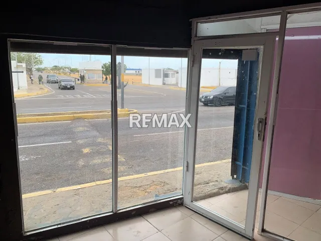 Local comercial a pie de calle Av rafael Gonzalez - Foto 3