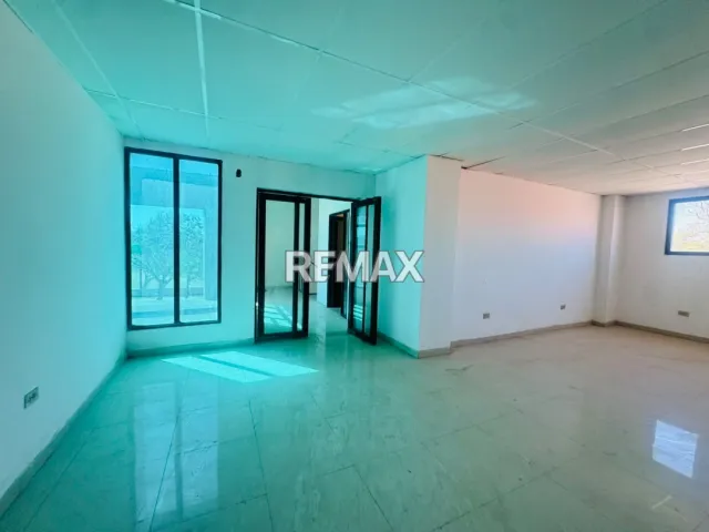 En Venta Edificio Comercial y Empresarial en Venta, Maraven. - Foto 3