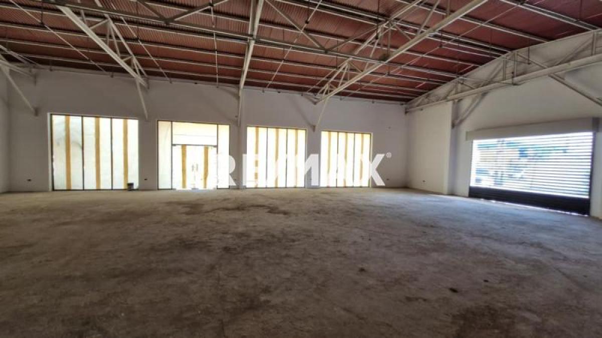 Local Comercial en Venta, Avenida Ollarvides, Puerta Maraven. - Foto 4