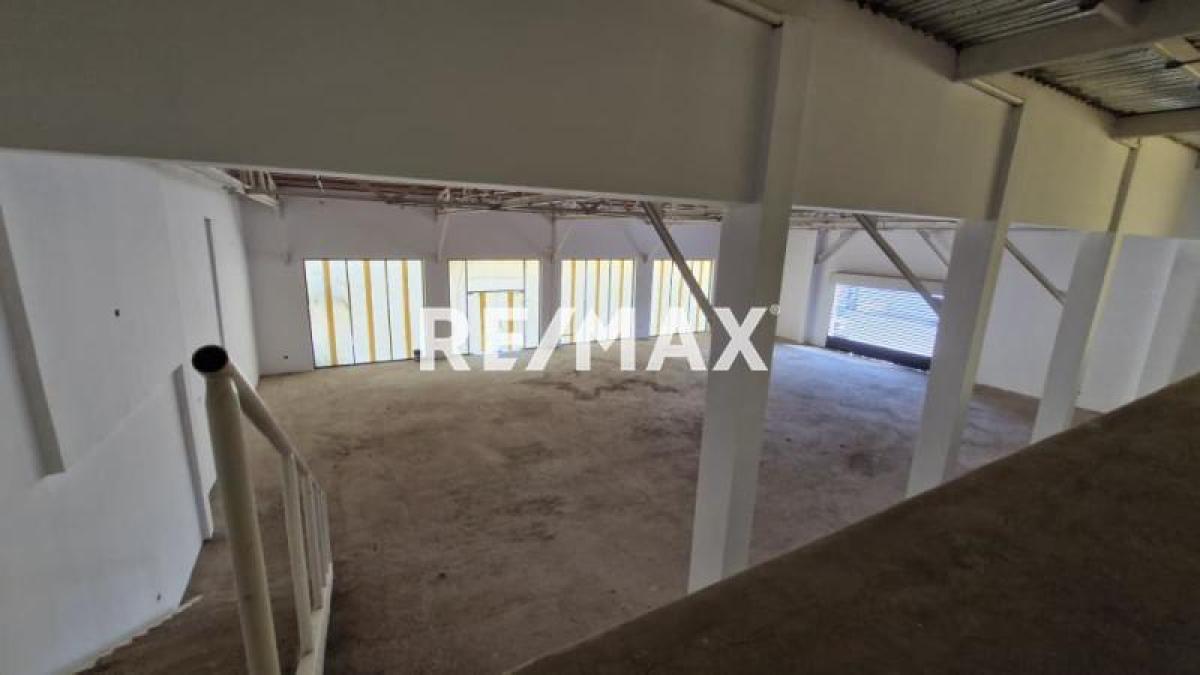 Local Comercial en Venta, Avenida Ollarvides, Puerta Maraven. - Foto 10