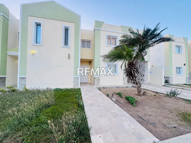 En Alquiler Town House en Conj. Residencial Palmas Villas - Foto 1