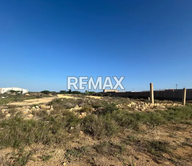 Espectacular Oportunidad de Inversion, Parcela de 200m2, con Bienhechuria ubicada en La Floresta, Urbanizacion Puerta Maraven, para uso Residencial. - Foto 2