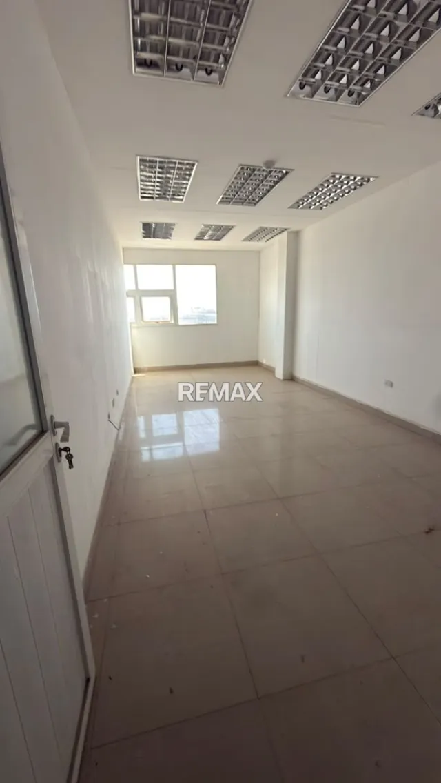Edificio comercial en alquiler con almacen y oficinas administrativas - Foto 4