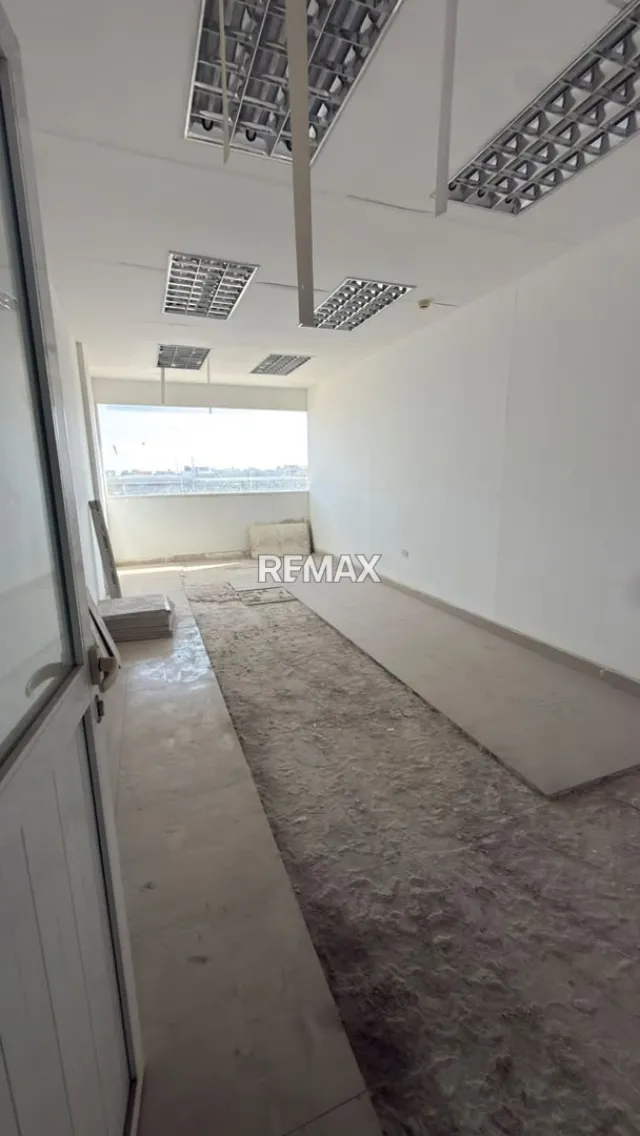 Edificio comercial en alquiler con almacen y oficinas administrativas - Foto 5