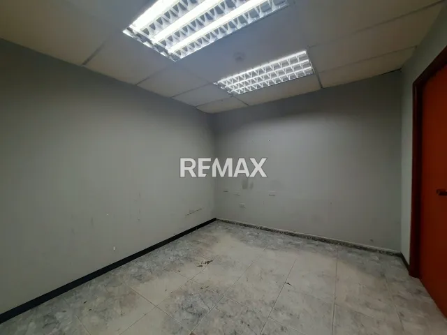 Local Comercial de 170 m² en alquiler en Santa Fe., Punto Fijo, local 3 · $2.000 - Foto 3