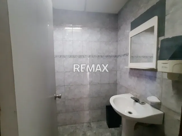 Local Comercial de 170 m² en alquiler en Santa Fe., Punto Fijo, local 3 · $2.000 - Foto 4