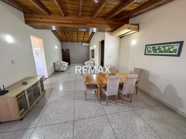 Apartamento de 4 hab. y 188 m² en venta en Santa Irene, Punto Fijo · $55.000 - Foto 2