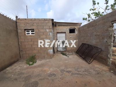 Terreno en Venta, calle Monagas de Punto Fijo.