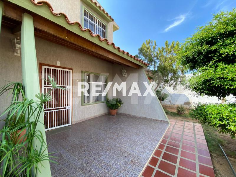 CASA EN VENTA EN LA PUERTA MARAVEN