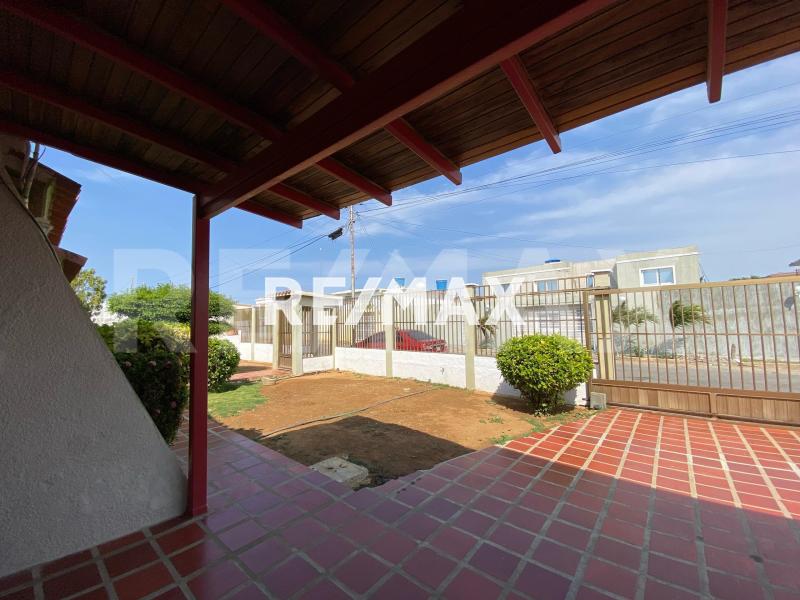 CASA EN VENTA EN LA PUERTA MARAVEN