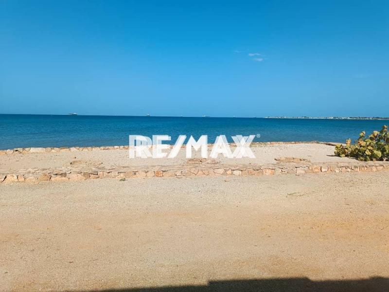Casa en venta frente al Mar  Los Taques