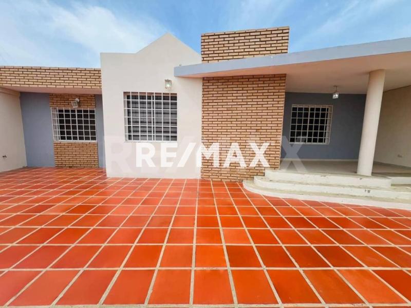 CASA EN VENTA EN CONJUNTO RESIDENCIAL VIRTUDES II